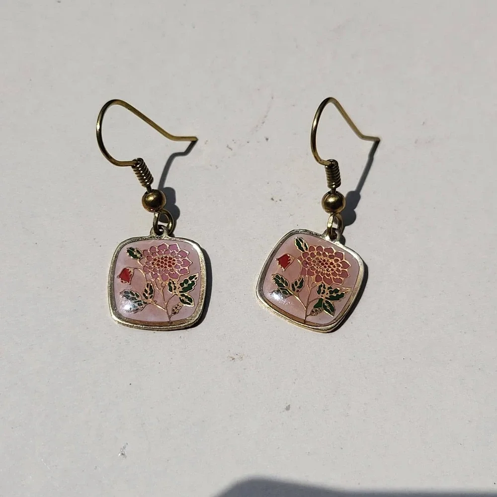 Vintage Enamel Floral Drop Earrings Gold Tone Pink Flower Square Dangle - Picture 5 of 5